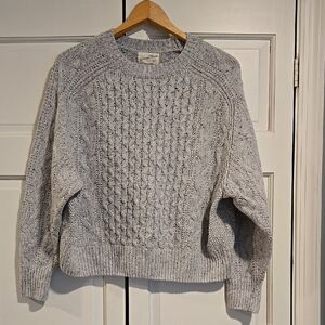 Universal Thread Speckled Light Gray Cable Crewneck Sweater